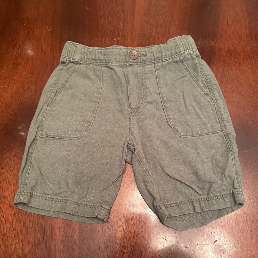 Size 5T Old Navy Green Cargo Shorts for Kids with drawstring waist and pockets